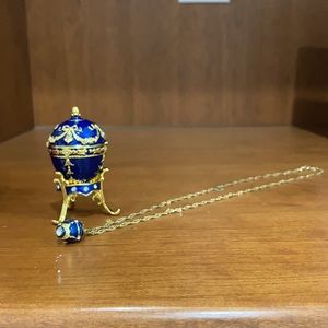 Nobility Collector Egg Box with Pendant